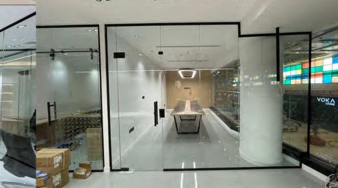 VOKA Lounge glass boardroom