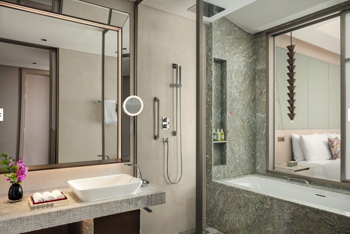 W Hotel KAFD guest bathroom — aluminium and glass partition installation by Nikken Møller